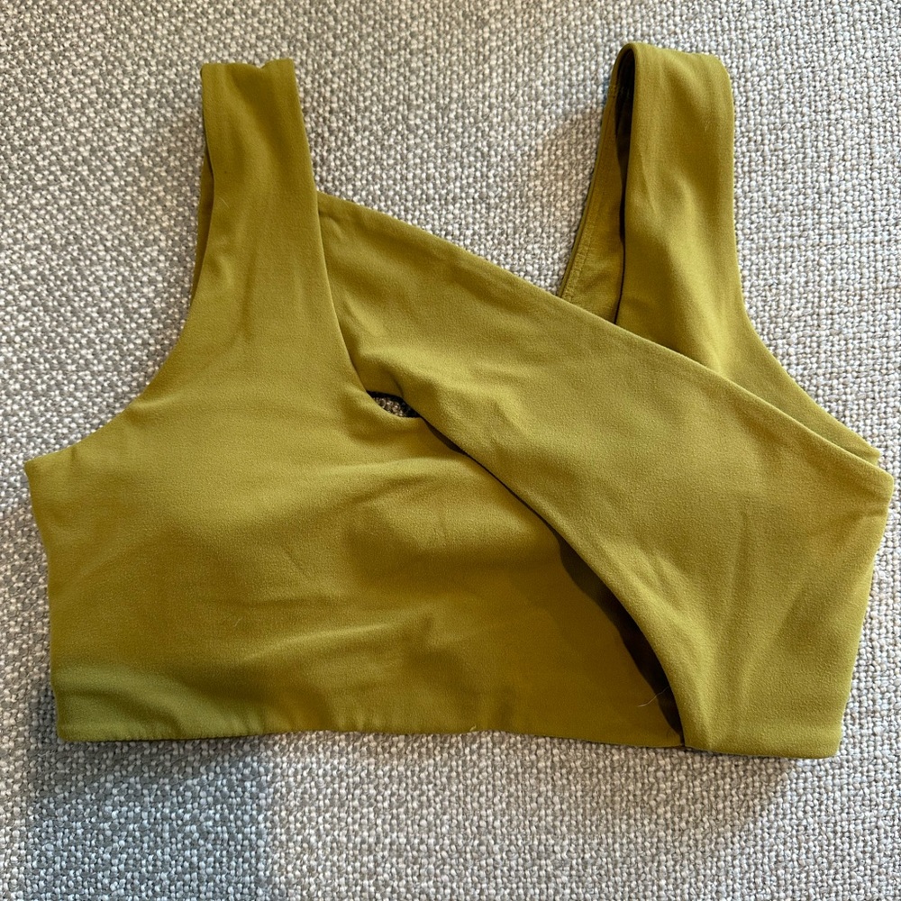 Lululemon Nulu Cross Front Yoga Bra Women’s Size 6 Cup Auric Gold